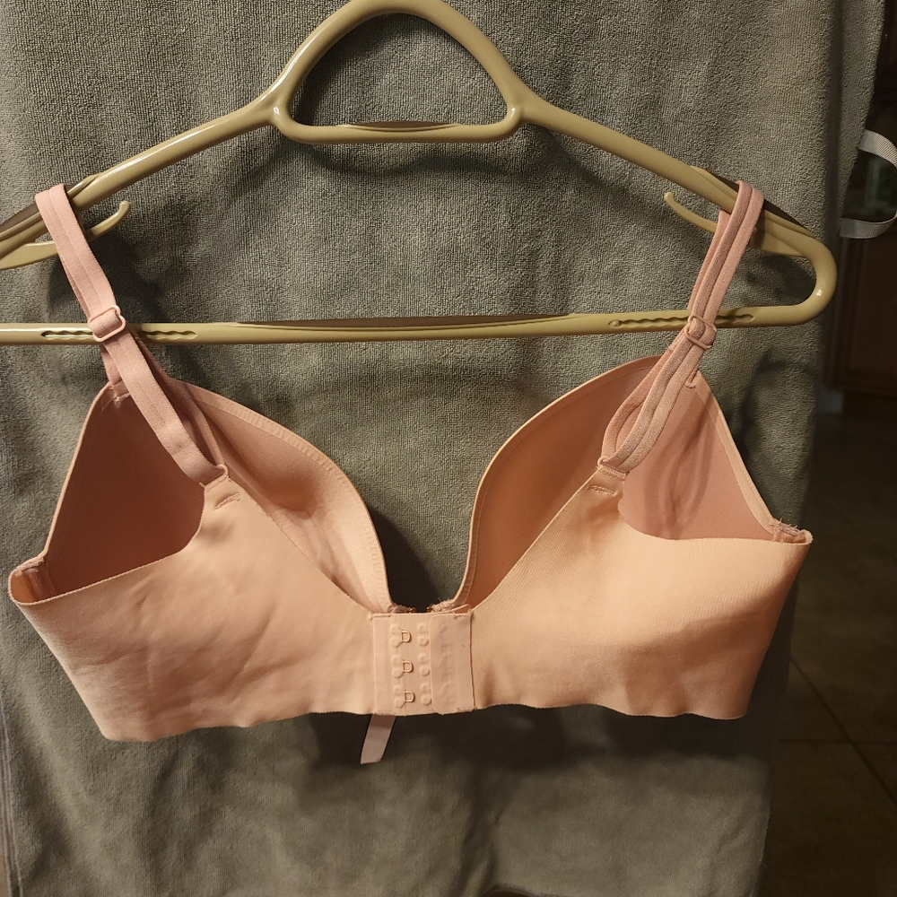Victoria Secrets - Picture 2 of 4